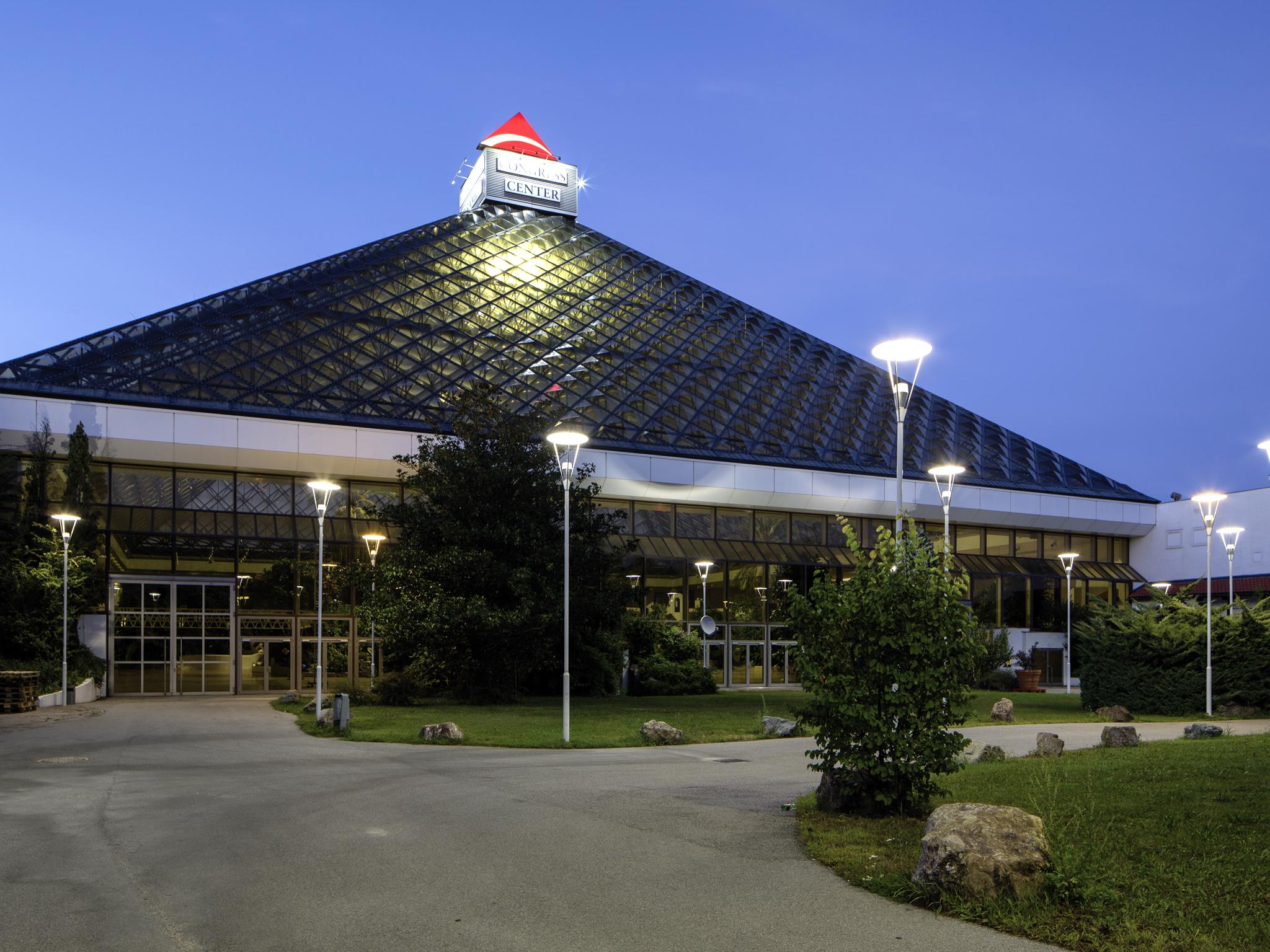 Eventhotel Pyramide Vösendorf Exterior foto